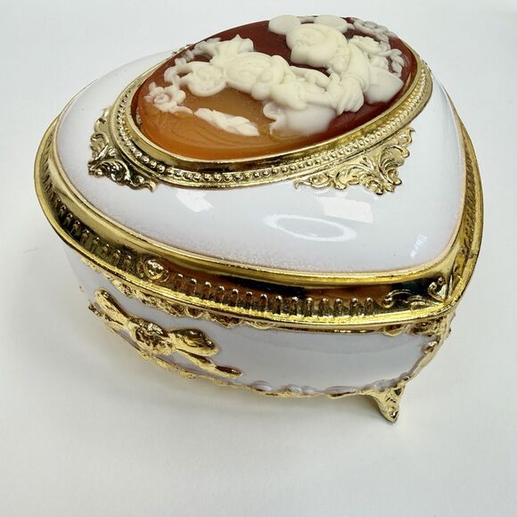 Disney Cameo Plate Mickey Minnie Heart Jewelry Box Music Box White & Gold W/ Box - Picture 4 of 17